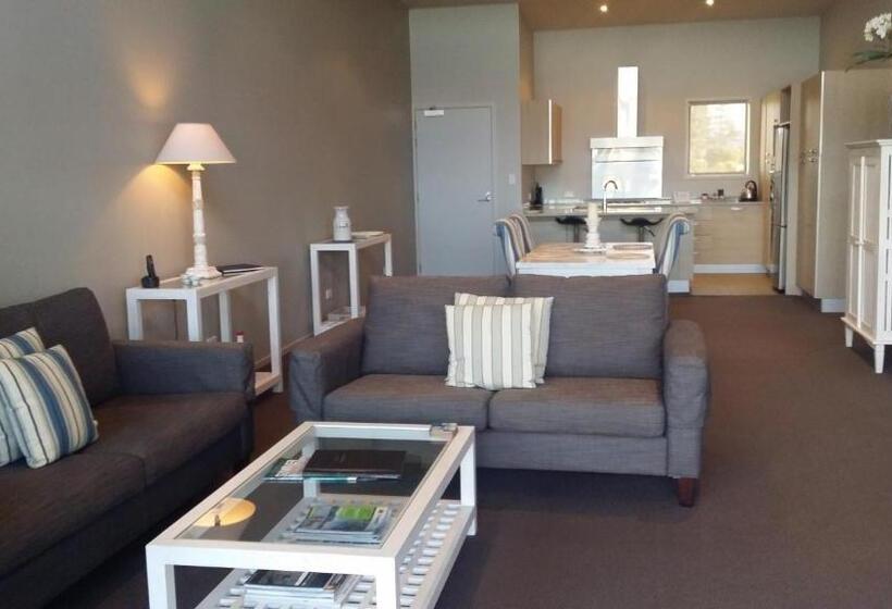 디럭스 스위트, Sovereign Pier On The Waterways