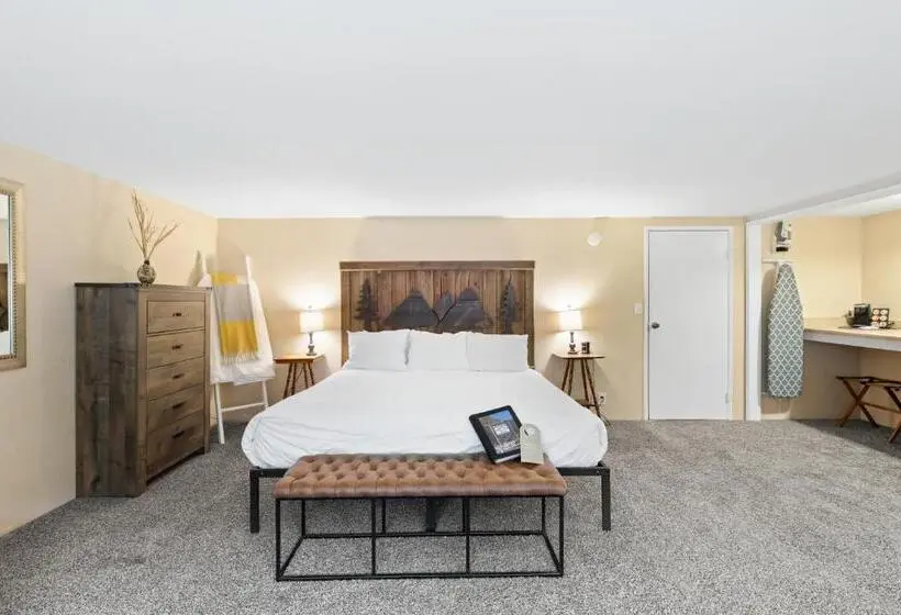 スタンダードスタジオ, Indian Creek Lodge