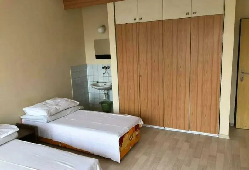 バスルーム共同エコノミー4人部屋, Družstevní Dům Choustník