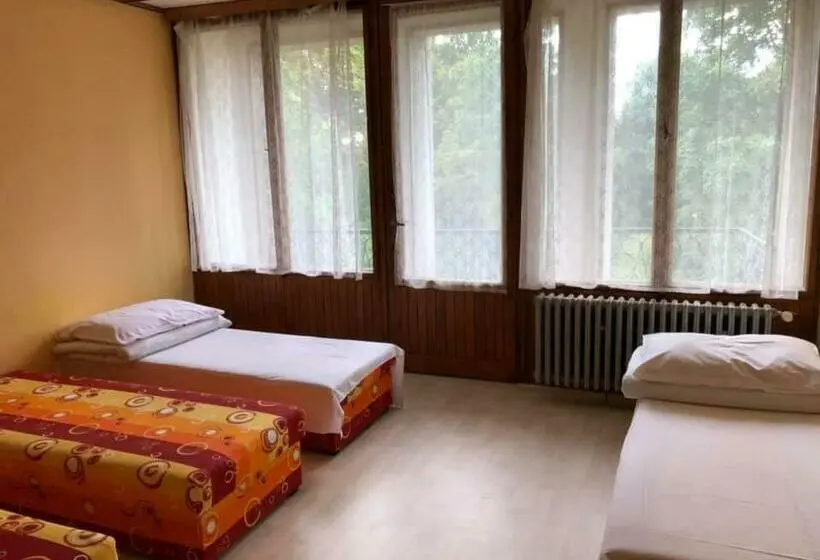 バスルーム共同エコノミー4人部屋, Družstevní Dům Choustník
