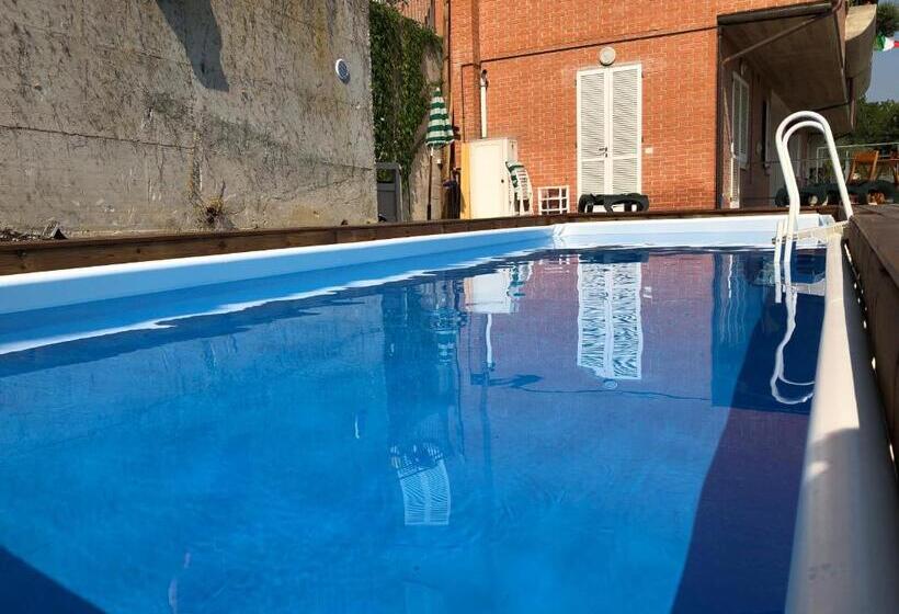 ガーデンビュースタンダード4ベッドルーム, Calamazzante