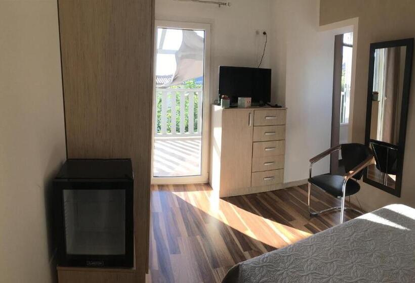 Номер Стандарт, Casa Basgiu, Chambres Avec Balcon Et Table D Hôtes