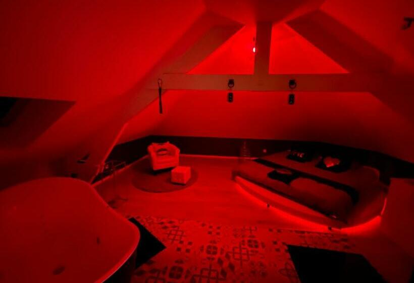 带大床的复式套间, Redroom Loveroom Chambre Spa Privative Insolite Thème 50 Nuances De Grey