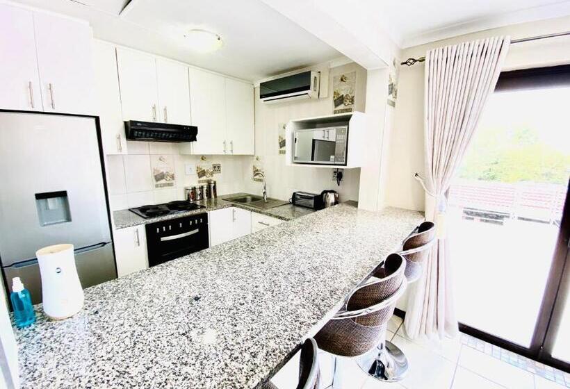 Deluxe Appartement met 1 Slaapkamer, C&c Hotel Vibes Randpark Ridge Jhb 14 Units Available