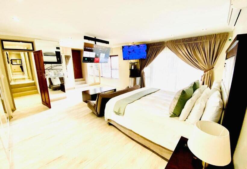Executive Kamer met Kingsize Bed, C&c Hotel Vibes Randpark Ridge Jhb 14 Units Available