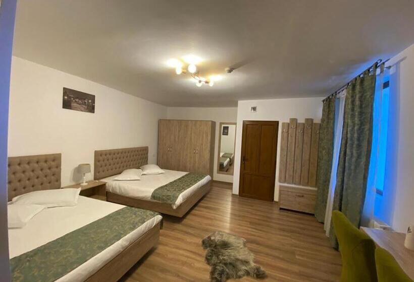 Четырехместный номер Премиум, La Helesteu