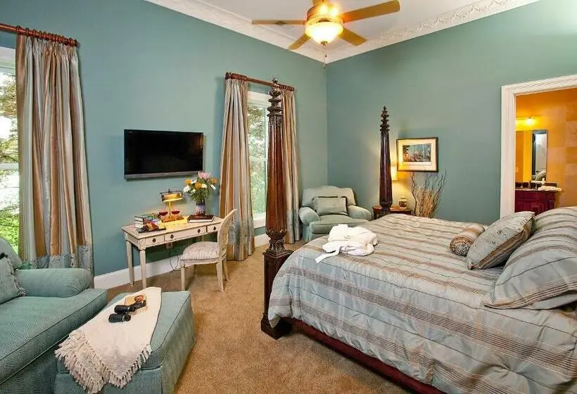 キングサイズベッドのスイートルーム, Riverside Inn Bed And Breakfast