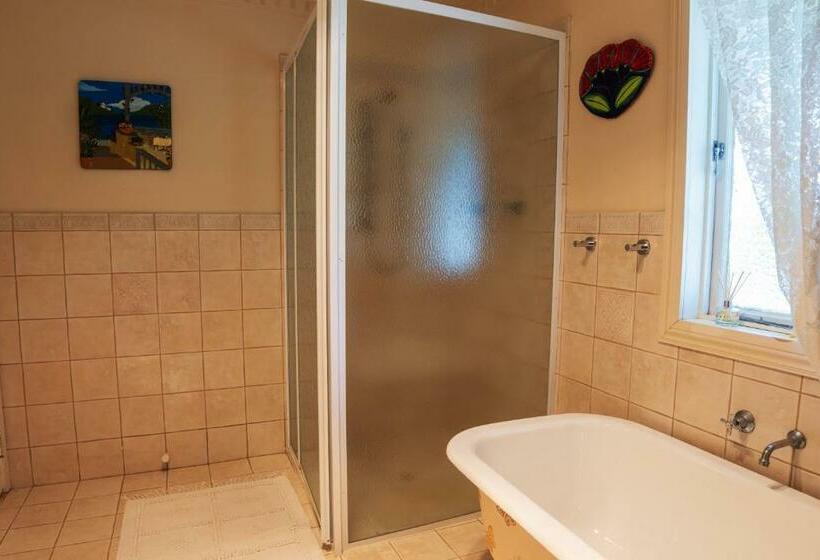 Номер Deluxe Кровать Кинг, Wagin Cottage Garden Bed And Breakfast
