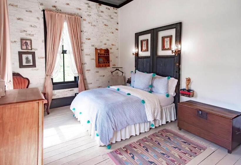 Номер Стандарт, Beard And Lady Inn