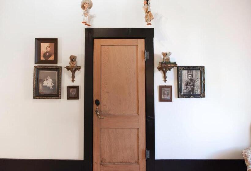 غرفة ديلوكس, Beard And Lady Inn