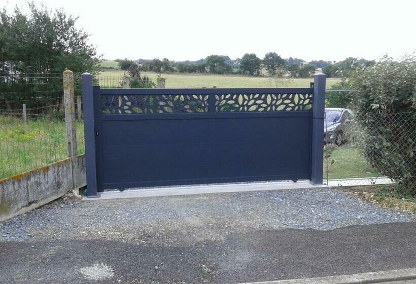 חדר משפחתי, Gite Odeau