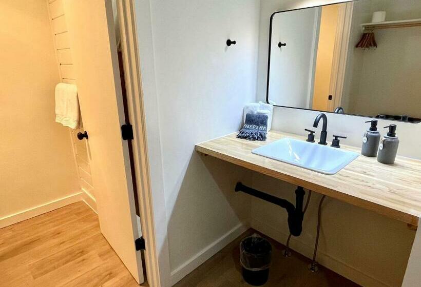 キングサイズベッドのスタンダードルーム, Steelhead Lodge