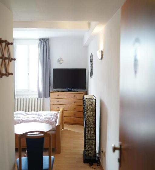 Номер Стандарт, Quartier Goldener Löwe