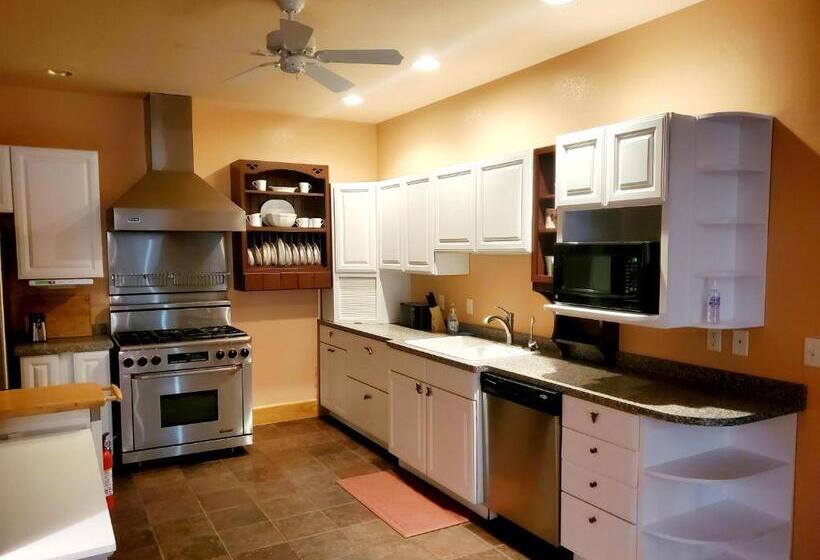 סטודיו משפחתי, Dream Drift Motel