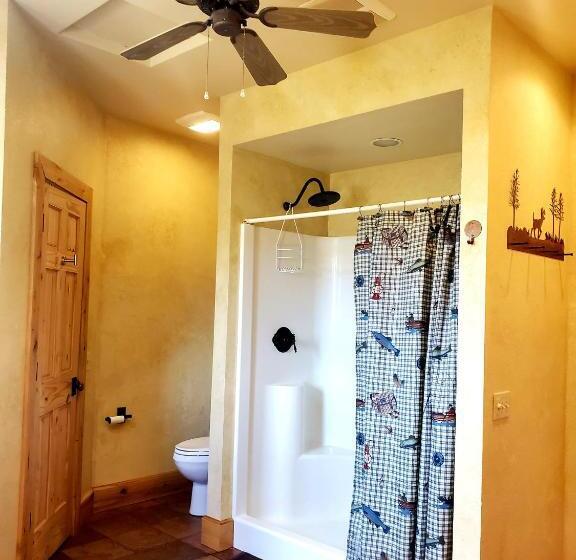 סטודיו משפחתי, Dream Drift Motel