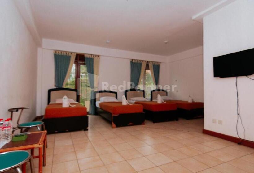 Семейный Номер, Villa Green Valley Puncak Redpartner