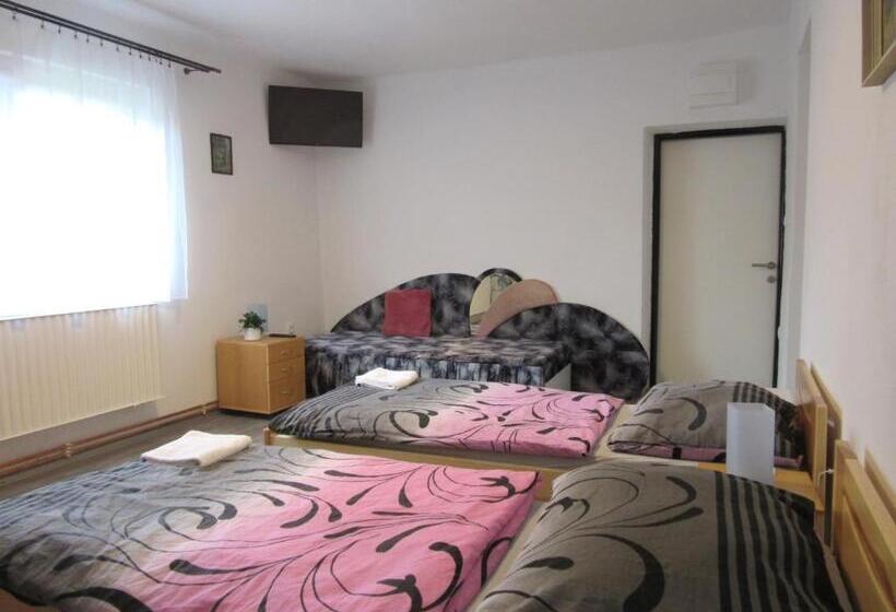 חדר סטנדרט לשלושה, Vila Rybníček