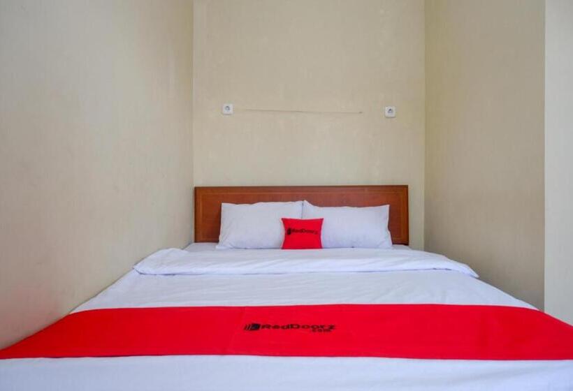Номер Economy, Reddoorz Syariah Near Terminal Mendolo Wonosobo 2