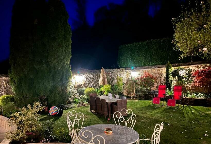 סטודיו משפחתי, Le Mas De Retheuil