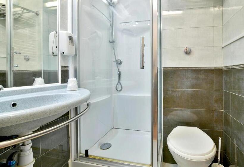 غرفة قياسية ثلاثية, B&b Hotel Bollène