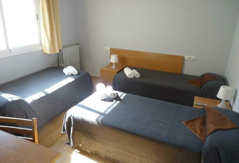 スタンダードトリプルルーム, 139