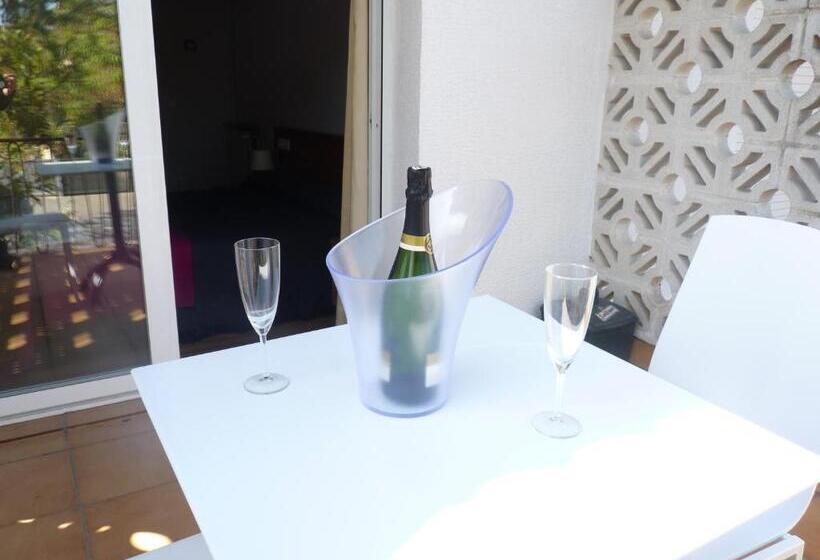 バルコニー付きスタンダードルーム, 139