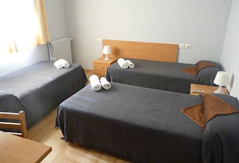 スタンダードトリプルルーム, 139