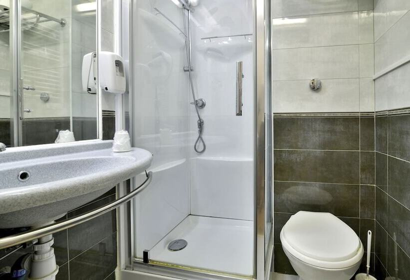 Номер Стандарт Трехместный, B&b Hotel Bollène