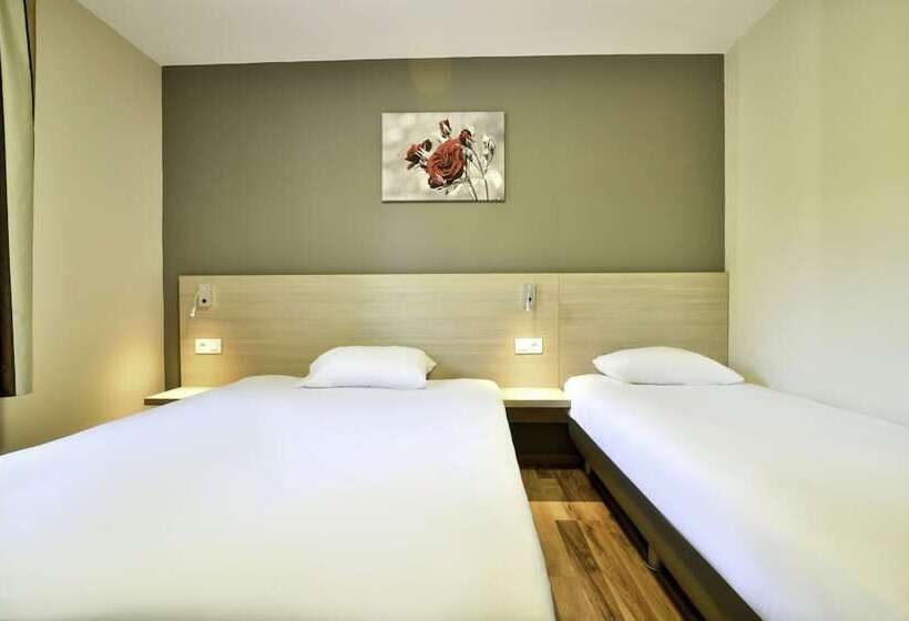 غرفة قياسية ثلاثية, B&b Hotel Bollène