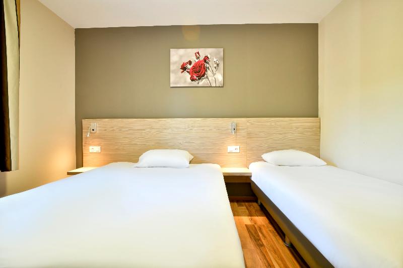 غرفة قياسية ثلاثية, B&b Hotel Bollène