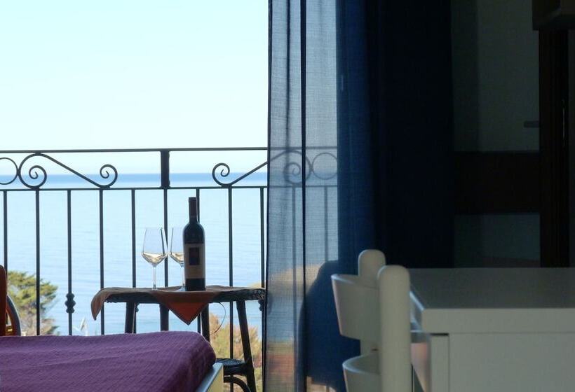 חדר סטנדרט נוף לים עם מרפסת, Bella Vista S Archittu