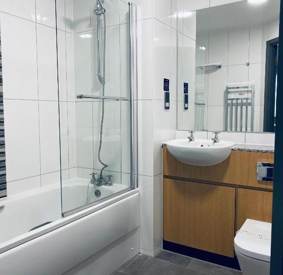 Номер Стандарт, Bisham Abbey National Sports Centre