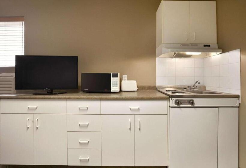 غرفه قياسيه سريرين مزدوجين, Central Suite