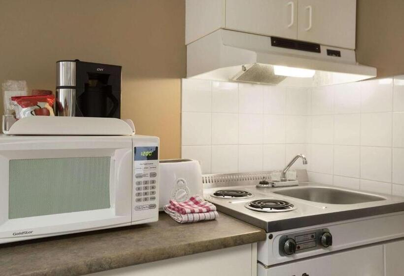 غرفه قياسيه سريرين مزدوجين, Central Suite