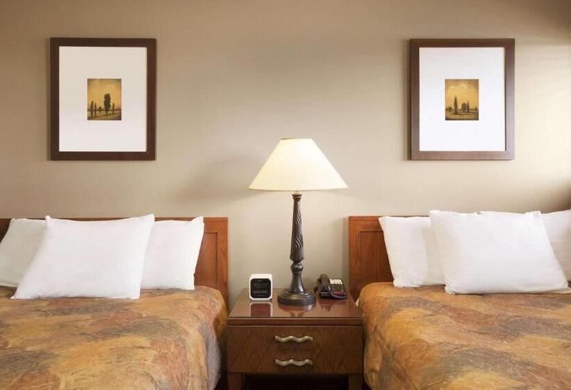 غرفه قياسيه سريرين مزدوجين, Central Suite