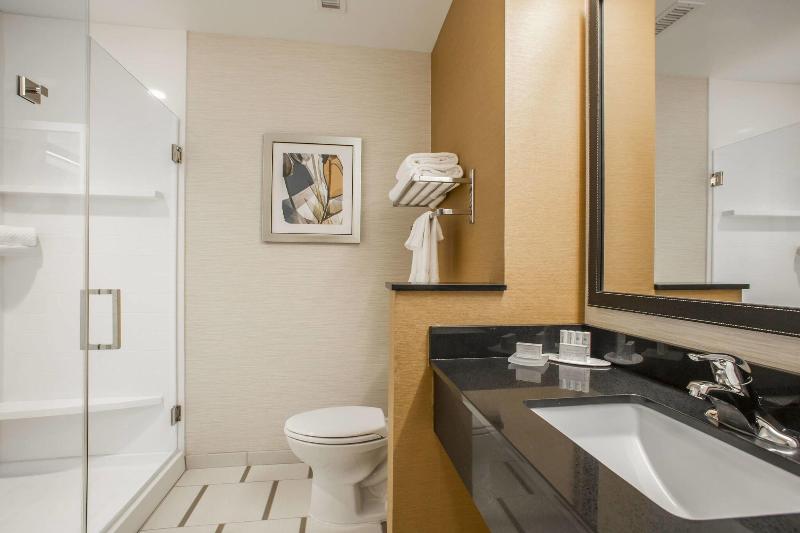 غرفة قياسية سرير كينج, Fairfield Inn & Suites By Marriott Waterloo Cedar Falls