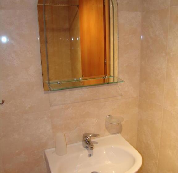 Quarto Estandar, Hermes