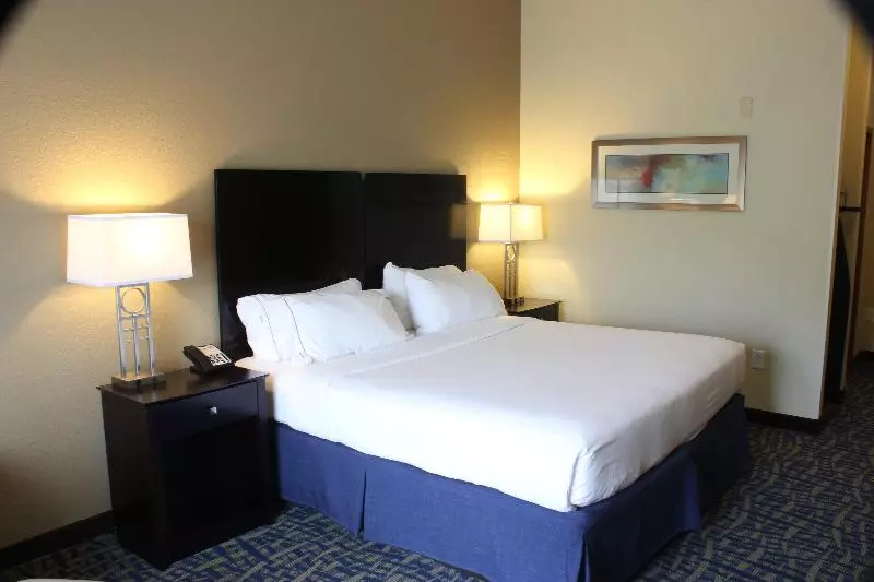 身障者適用スイートルーム, Holiday Inn Express & Suites Lebanon, An Ihg