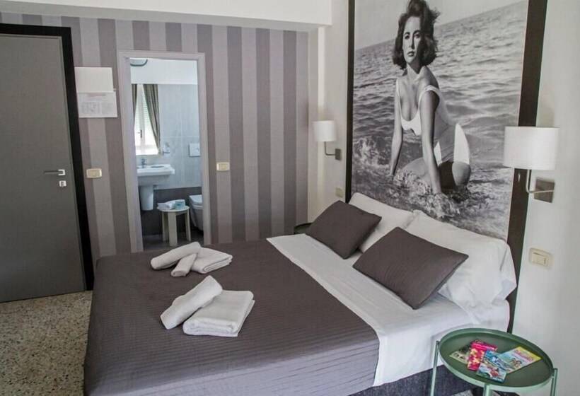 חדר קומפורט, Hollywood