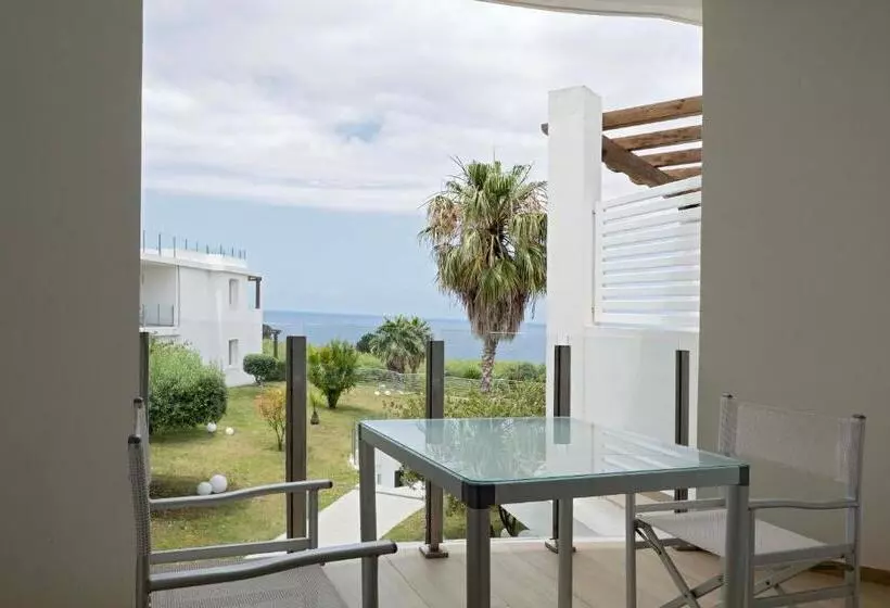 デラックスルーム, Infinity Resort Tropea
