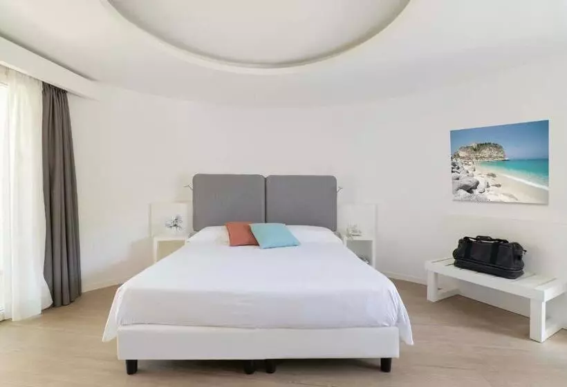 デラックスルーム, Infinity Resort Tropea