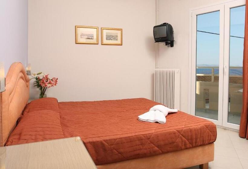 غرفة قياسية مطلّة علي البحر, Kronos