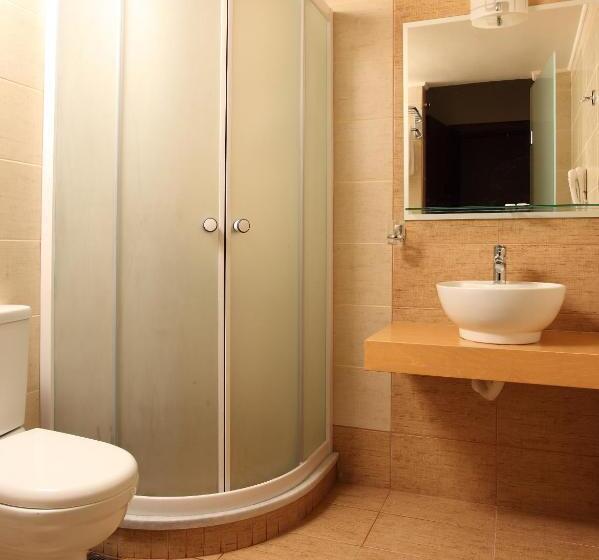 غرفة قياسية مطلّة علي البحر, Kronos