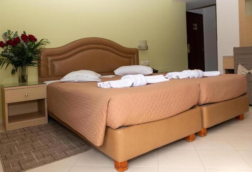 غرفة قياسية مطلة على المدينة, Kronos