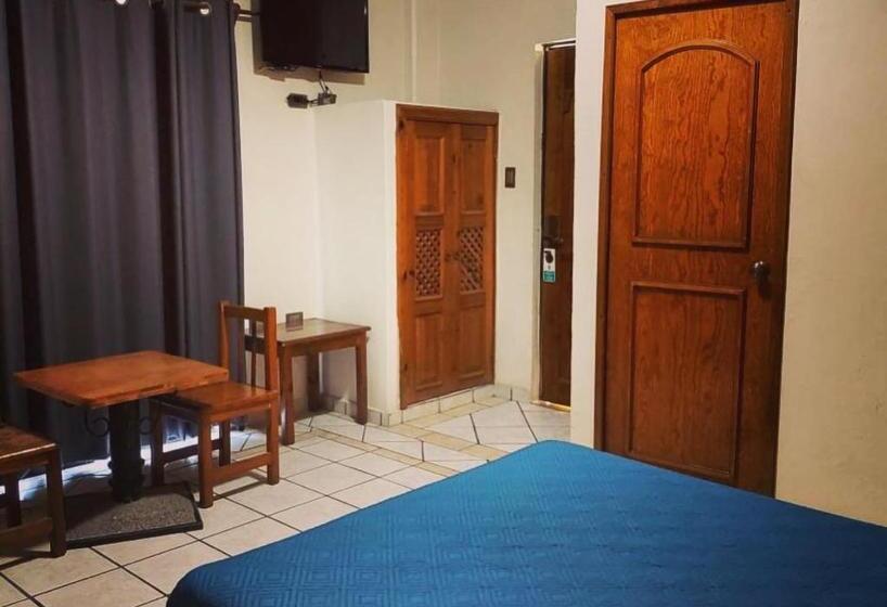 标准单人间, Las Fuentes