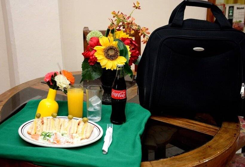 标准间, Las Fuentes