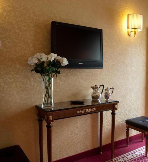 标准单人间, Maxim