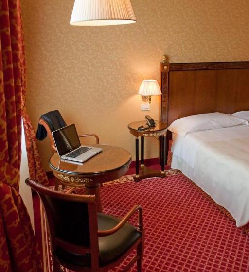 标准单人间, Maxim