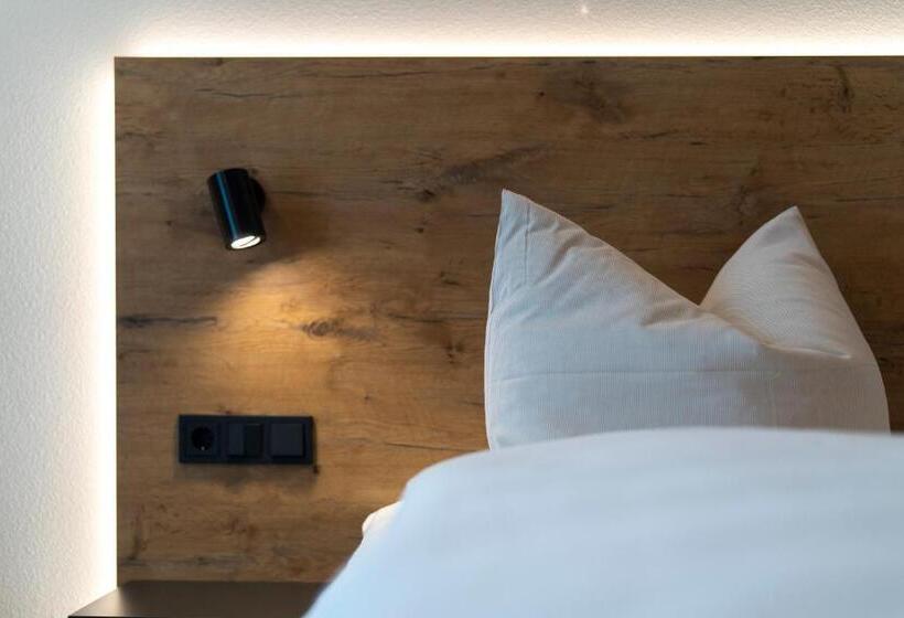 Номер Стандарт с Балконом, Pflugwirts Hotel Und Gasthaus