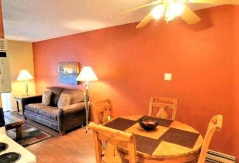 شقة غرفة واحدة, Pinecliff Village Resort